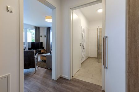 Aparthotel Ostseeallee Aparthotel Ostseeallee 2-17 Boltenhagen - Flur mit Zugang zum Wohnbereich und Badezimmer