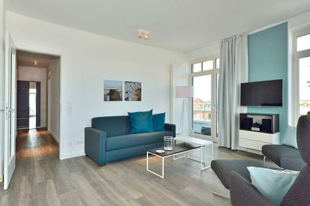 Aparthotel Anna Düne Aparthotel Anna Düne 1-18 Wangerooge - Wohn/ Essbereich mit Couch und Fernseher