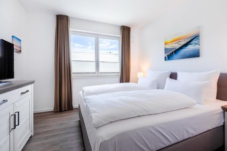 Aparthotel Ostseeallee Aparthotel Ostseeallee 3-28 Boltenhagen - Schlafzimmer mit Doppelbett, Fenster und TV
