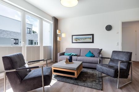 Aparthotel Ostseeallee Aparthotel Ostseeallee 5-43 Boltenhagen - Wohn-/Essbereich mit Doppelschlafcouch, Couchtisch und Sessel