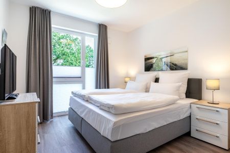 Aparthotel Ostseeallee Aparthotel Ostseeallee 5-43 Boltenhagen - Schlafzimmer "2" mit Boxspringbett (1,80x2,00m) und TV