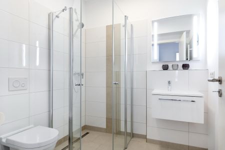 Aparthotel Ostseeallee Aparthotel Ostseeallee 5-43 Boltenhagen - Badezimmer "2" mit Dusche, Waschtisch, Spiegel und WC