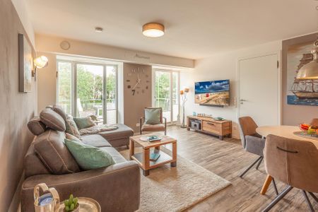 Haus Stubnitz Binz-Prora Haus Stubnitz "Meerzeit" 2.4 Rügen - Wohn-Essbereich mit Couch