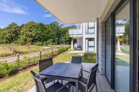 Aparthotel Ostseeallee Aparthotel Ostseeallee 2-11 Boltenhagen - Terrasse mit Tisch und Sitzgelegenheiten