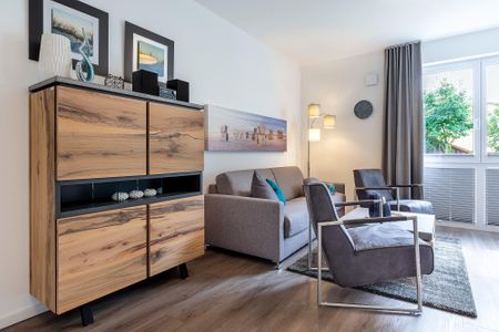 Aparthotel Ostseeallee Aparthotel Ostseeallee 3-20 Boltenhagen - Wohn-/Essbereich mit Doppelschlafcouch und Sitzgelegenheiten