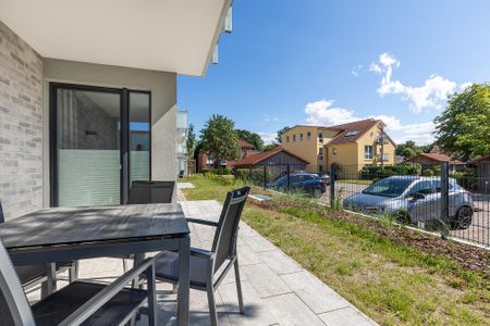 Aparthotel Ostseeallee Aparthotel Ostseeallee 3-20 Boltenhagen - Terrasse mit Tisch und Sitzgelegenheiten