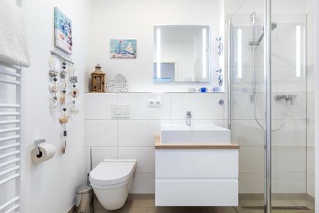 Aparthotel Ostseeallee Aparthotel Ostseeallee 3-21 Boltenhagen - Badezimmer mit Dusche, Waschtisch und WC