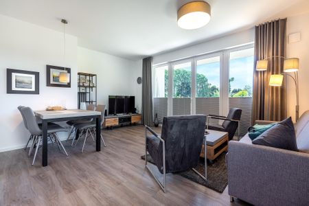 Aparthotel Ostseeallee Aparthotel Ostseeallee 3-22 Boltenhagen - Wohn-/Essbereich mit Zugang zur Terrasse