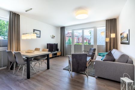 Aparthotel Ostseeallee Aparthotel Ostseeallee 5-40 Boltenhagen - Wohn-/Essbereich mit Zugang zur Terrasse