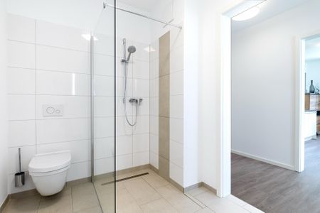 Aparthotel Ostseeallee Aparthotel Ostseeallee 5-40 Boltenhagen - Badezimmer "1" mit Dusche und Zugang zum Flur