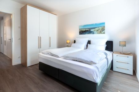 Aparthotel Ostseeallee Aparthotel Ostseeallee 5-45 Boltenhagen - Schlafzimmer mit Boxspringbett und Kleiderschrank