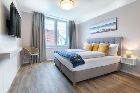 Godewindpark Travemünde Godewindpark Travemünde 2-18 Travemünde - Schlafzimmer "1" mit Boxspringdoppelbett und TV