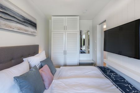 Godewindpark Travemünde Godewindpark Travemünde 1-10 Travemünde - Schlafzimmer mit Boxspringbett und Kleiderschrank