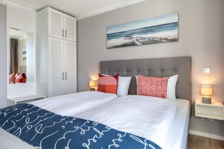 Godewindpark Travemünde Godewindpark Travemünde 2-17 Travemünde - Schlafzimmer "1" mit Boxspringbett und Kleiderschrank