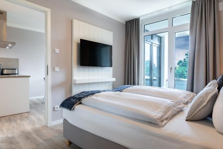 Godewindpark Travemünde Godewindpark Travemünde 3-12 Travemünde - Schlafzimmer mit Boxspringbett und Flatscreen-TV