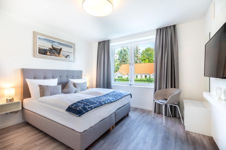 Godewindpark Travemünde Godewindpark Travemünde 1-01 Travemünde - Schlafzimmer mit Boxspringbett und TV