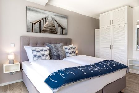 Godewindpark Travemünde Godewindpark Travemünde 1-02 Travemünde - Schlafzimmer "1" mit Boxspringdoppelbett und Kleiderschrank