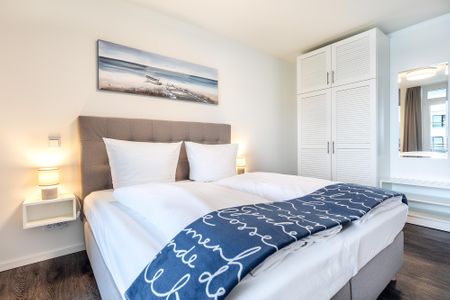 Godewindpark Travemünde Godewindpark Travemünde 3-07 Travemünde - Schlafzimmer mit Boxspringbett und Kleiderschrank