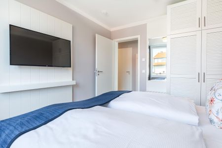 Godewindpark Travemünde Godewindpark Travemünde 2-01 Travemünde - Schlafzimmer "2" mit Flatscreen-TV und Kleiderschrank