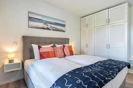 Godewindpark Travemünde Godewindpark Travemünde 2-10 Travemünde - Schlafzimmer mit Boxspringbett und Kleiderschrank