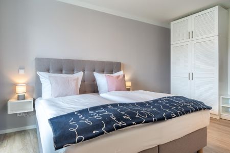 Godewindpark Travemünde Godewindpark Travemünde 2-03 Travemünde - Schlafzimmer mit Boxspringbett und Kleiderschrank