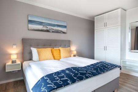 Godewindpark Travemünde Godewindpark Travemünde 2-15 Travemünde - Schlafzimmer mit Boxspringbett und Kleiderschrank