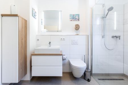 Aparthotel Ostseeallee Aparthotel Ostseeallee 1-03 Boltenhagen - Badezimmer "1" mit Dusche, Waschtisch und WC