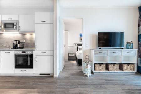 Apartmentanlage Meerblickvilla Apartmentanlage Meerblickvilla 3-39 Großenbrode - Wohn-/Essbereich mit Flatscreen-TV