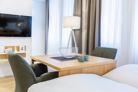 Ferienapartments am Krusespeicher Ferienapartments am Krusespeicher 0-02 Wismar - Wohn-/Schlafbereich mit Sitzgelegenheit