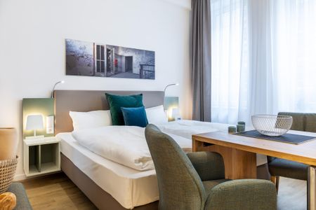 Ferienapartments am Krusespeicher Ferienapartments am Krusespeicher 2-17 Wismar - Wohn-/Schlafbereich mit Sitzgelegenheit