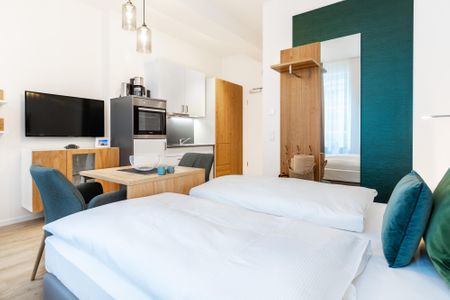 Ferienapartments am Krusespeicher Ferienapartments am Krusespeicher 2-17 Wismar - Wohn-/Schlafbereich mit Flatscreen-TV