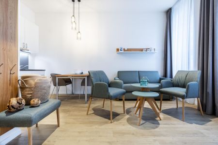 Ferienapartments am Krusespeicher Ferienapartments am Krusespeicher 2-18 Wismar - Wohn-/Essbereich mit Sitzgelegenheit