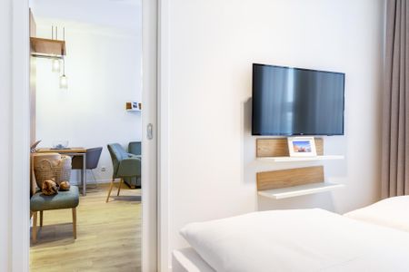 Ferienapartments am Krusespeicher Ferienapartments am Krusespeicher 2-18 Wismar - Schlafzimmer mit Zugang zum Wohn-/Essbereich