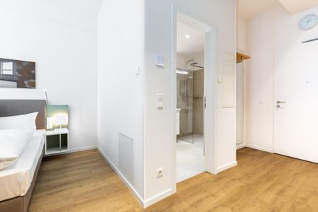 Ferienapartments am Krusespeicher Ferienapartments am Krusespeicher 1-11 Wismar - Wohn-/Schlafbereich mit Zugang zum Badezimmer