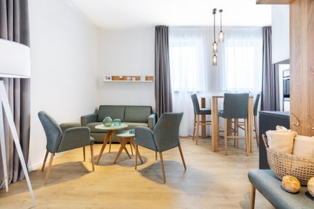 Ferienapartments am Krusespeicher Ferienapartments am Krusespeicher 2-19 Wismar - Wohn-/Essbereich mit Sitzgelegenheit