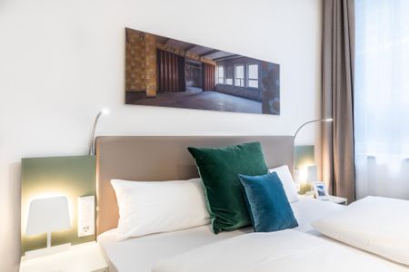 Ferienapartments am Krusespeicher Ferienapartments am Krusespeicher 3-30 Wismar - Schlafzimmer mit Boxspringbett