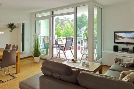 DünenResort Binz DünenResort Binz 111 Rügen - Wohn-Essbereich mit Couch