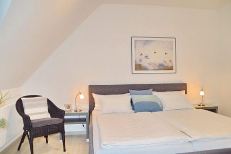 Residenz Seestern Residenz Seestern 2-31 Boltenhagen - Schlafzimmer mit Doppelbett und Sessel