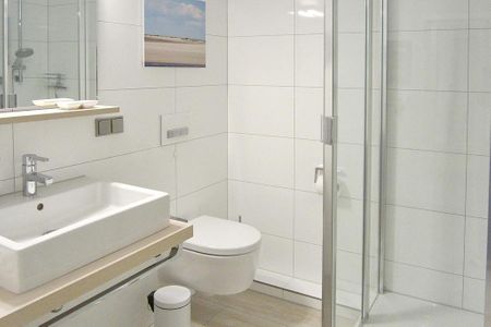 Residenz Seestern Residenz Seestern 2-31 Boltenhagen - Badezimmer mit Dusche, WC und Waschtisch