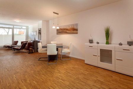 DünenResort Binz DünenResort Binz 115 Rügen - Wohn-Essbereich mit Esstisch, Sitzgelegenheit und Küchenzeile