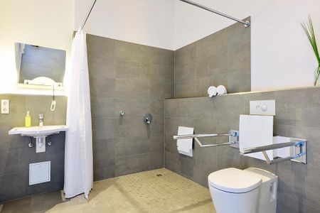 Aparthotel Anna Düne Aparthotel Anna Düne 0-04 Wangerooge - Badezimmer mit Dusche, WC und Waschtisch