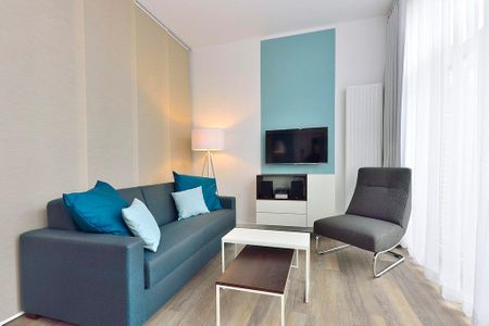 Aparthotel Anna Düne Aparthotel Anna Düne 0-05 Wangerooge - Wohn/ Essbereich mit Couch, Sessel und Fernseher
