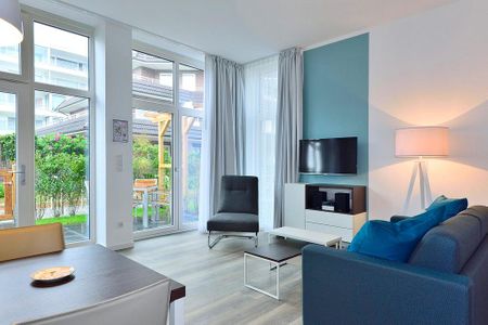 Aparthotel Anna Düne Aparthotel Anna Düne 0-11 Wangerooge - Wohn/ Essbereich mit Couch und Fernseher