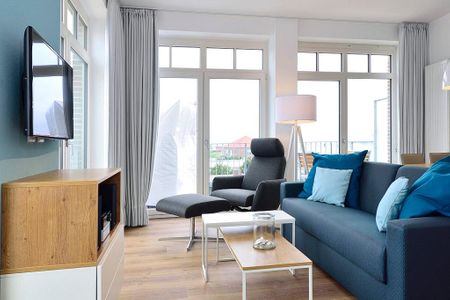 Aparthotel Anna Düne Aparthotel Anna Düne 2-27 Wangerooge - Wohn/ Essbereich mit Couch, Sessel und Fernseher