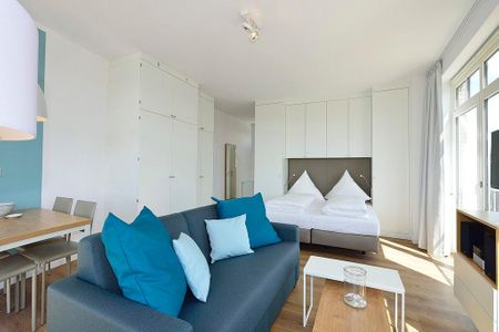 Aparthotel Anna Düne Aparthotel Anna Düne 2-27 Wangerooge - Wohn/ Essbereich mit Couch und Tisch