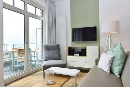 Aparthotel Anna Düne Aparthotel Anna Düne 2-28 Wangerooge - Wohn/ Essbereich mit Couch, Sessel und Fernseher