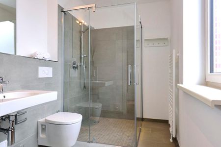 Aparthotel Anna Düne Aparthotel Anna Düne 2-28 Wangerooge - Badezimmer mit Dusche, WC und Waschtisch