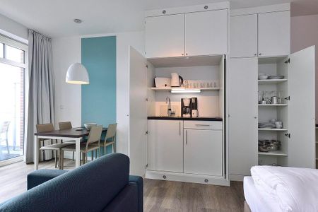 Aparthotel Anna Düne Aparthotel Anna Düne 2-30 Wangerooge - Wohn/ Essbereich mit Küchenzeile und Esstisch