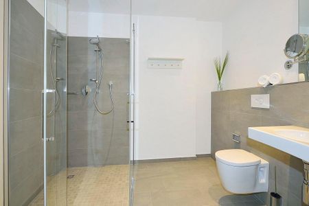 Aparthotel Anna Düne Aparthotel Anna Düne 2-32 Wangerooge - Badezimmer mit Dusche, WC und Waschtisch