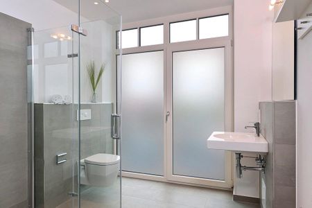 Aparthotel Anna Düne Aparthotel Anna Düne 2-33 Wangerooge - Badezimmer mit Dusche, WC und Waschtisch